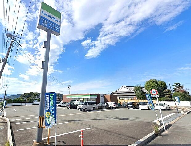 ファミリーマート須恵佐谷店(約450m)