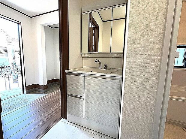 【洗面脱衣室】使い勝手の良いスタイリッシュなデザインの洗面化粧台！