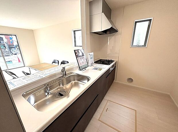 【キッチン】家族の会話が弾むカウンターキッチン！