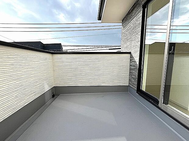 【【1号棟】バルコニー】バルコニー南向きで陽当たり良好！