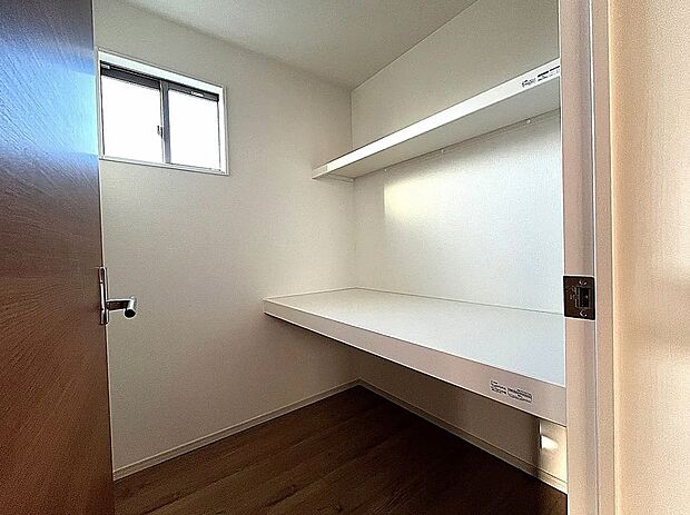 【【2号棟】収納部屋】大きな物も楽々収納できます!