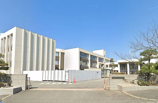 岡垣町立岡垣東中学校(約1,410m)