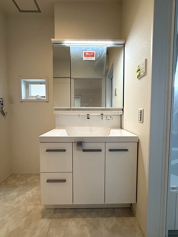 【洗面化粧台】使い勝手の良いスタイリッシュなデザインの洗面化粧台！