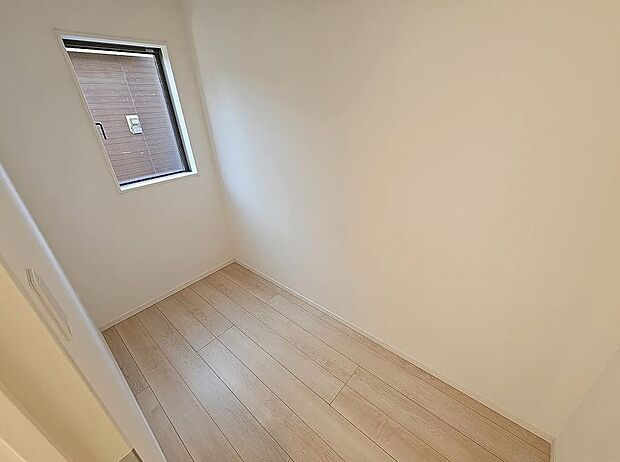 【【1号棟】サンルーム】室内干しや仕事部屋、収納部屋など用途様々♪