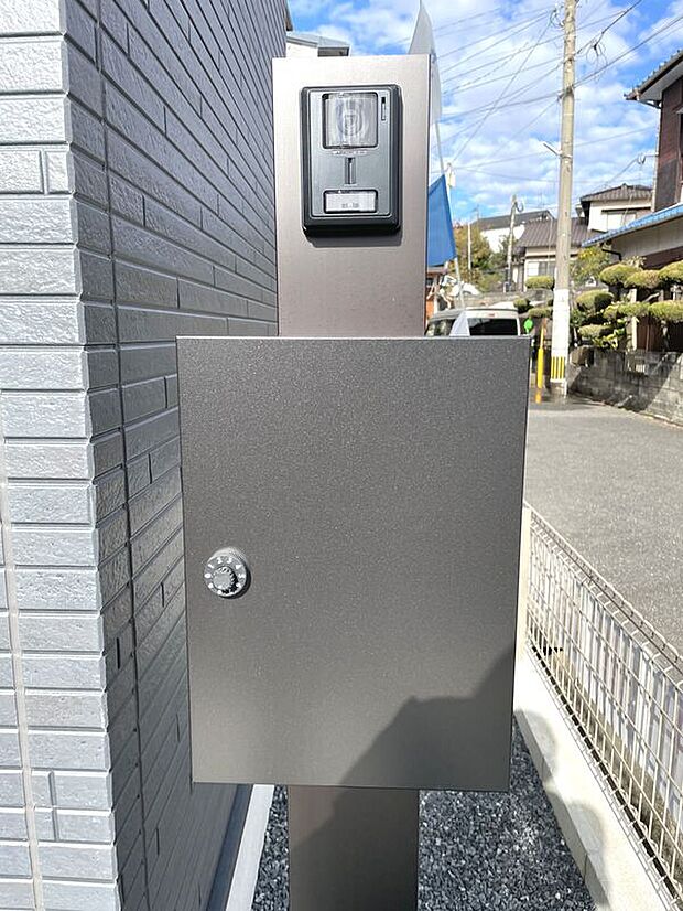 【郵便ポスト】スタイリッシュなデザインの郵便ポスト♪