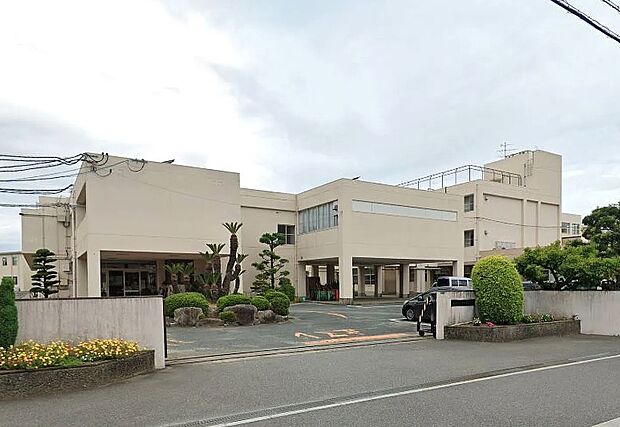 福津市立福間南小学校(約1,100m)