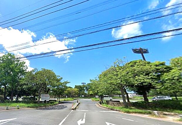 本城公園（陸上競技場）（約400m）