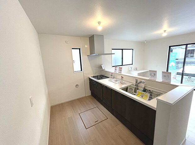 【キッチン】家族の会話が弾むカウンターキッチン！