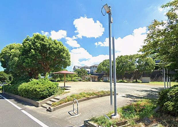 龍戸公園（約200m）