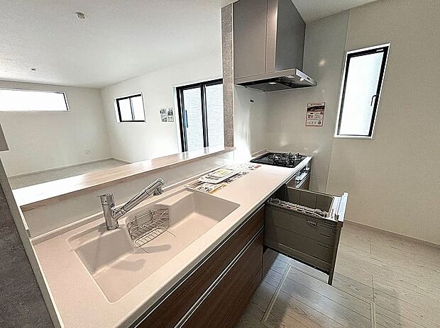 【【1号棟】キッチン】家族の会話が弾むカウンターキッチン！