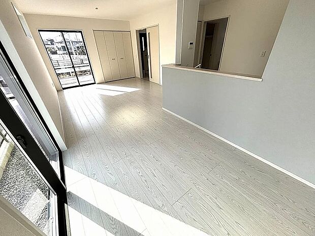 【【4号棟】リビング】LDK広々17帖！