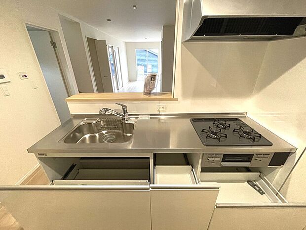 【【1号棟】キッチン】収納豊富なシステムキッチン！