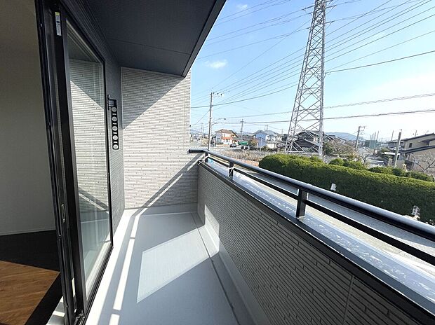 【バルコニー】バルコニー南東向きで陽当たり良好!