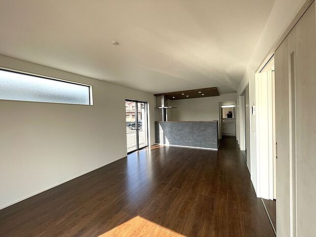 【リビング】LDK広々18.5帖!