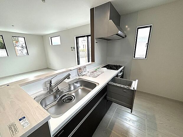 【【3号棟】キッチン】家族の会話が弾むカウンターキッチン！