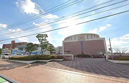 須恵町立須恵第三小学校 1600ｍ(徒歩20分)