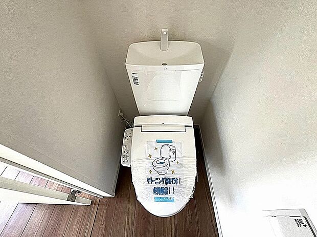 【【2号棟】トイレ】快適な温水洗浄便座！トイレは1階と2階にあります♪