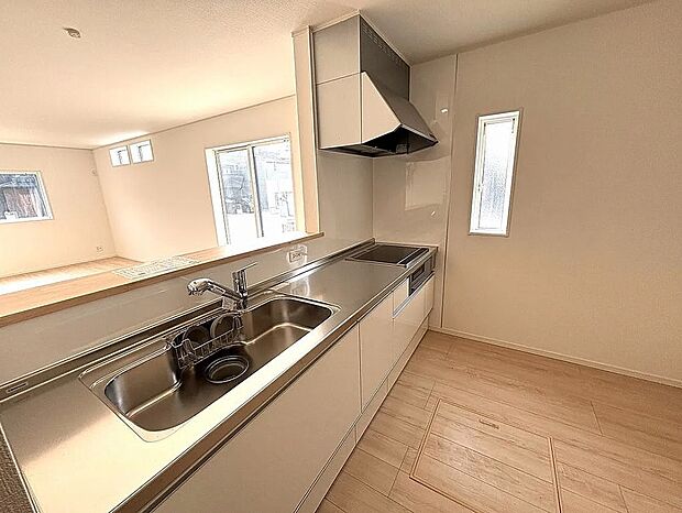 【【1号棟】キッチン】家族の会話が弾むカウンターキッチン！