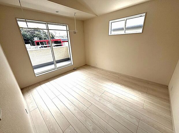 【【2号棟】洋室】開放感溢れる勾配天井を採用♪