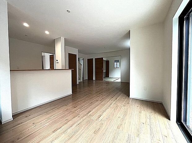 【【2号棟】リビング】LDK+和室でさらに広々24.5帖♪