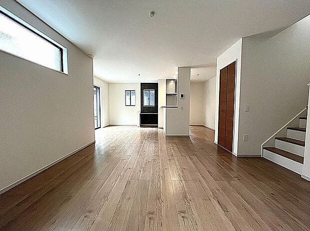 【【2号棟】リビング】LDK広々20帖！