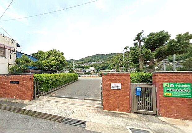 北九州市立石峯中学校（約121m）