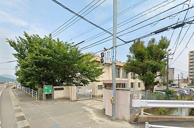 筑紫野市立筑山中学校（約1,000m）