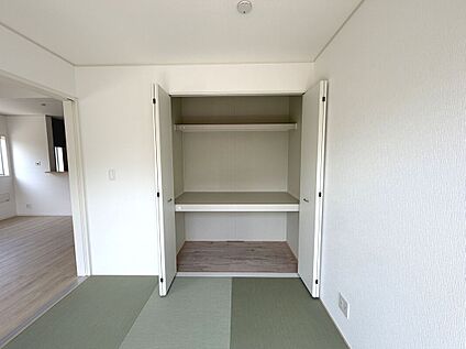 押入