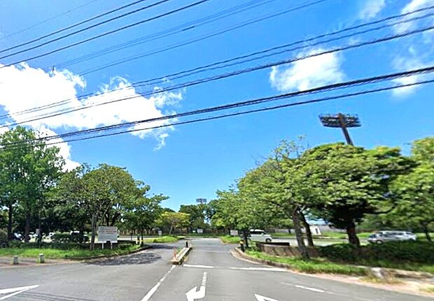 本城公園（陸上競技場）（約400m）