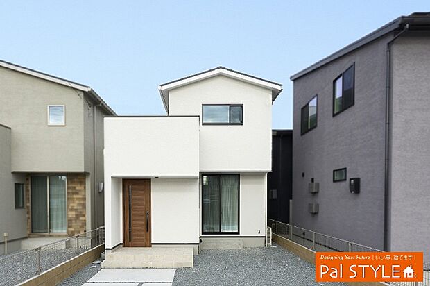 【3号棟】◆外観◆EVコンセントで帰宅後、朝まで充電しておけば翌朝には満充電で近くの充電スタンドに立ち寄ることなくすぐに出かけられます。