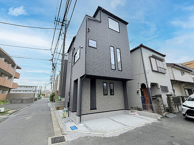 【現地外観】■外観、間取り、陽当たり、風通り、リビング、キッチン、駐車、スペース、眺望、街並み、周辺環境など、こちらの物件で毎日の暮らしに役立つポイント「知って納得」生活イメージを詳しく説明させて頂きます。