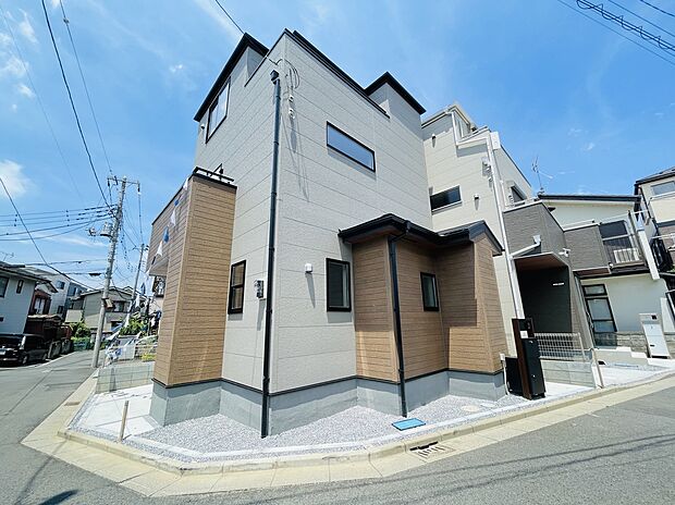 【現地外観写真】■外観、間取り、陽当たり、風通り、リビング、キッチン、駐車、スペース、眺望、街並み、周辺環境など、こちらの物件で毎日の暮らしに役立つポイント「知って納得」生活イメージを詳しく説明させて頂きます。