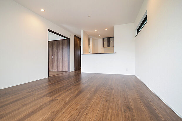 ＬＤＫ／ご家族団らんの空間が広がるLDKは約15.5帖のちょうどいい広さです。