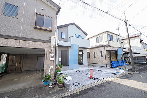 前面道路を含む現地外観