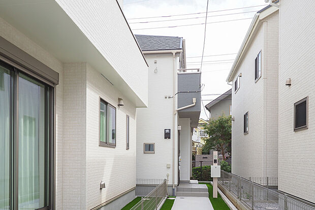 車通りの少ない閑静な住宅地に誕生した新築分譲地