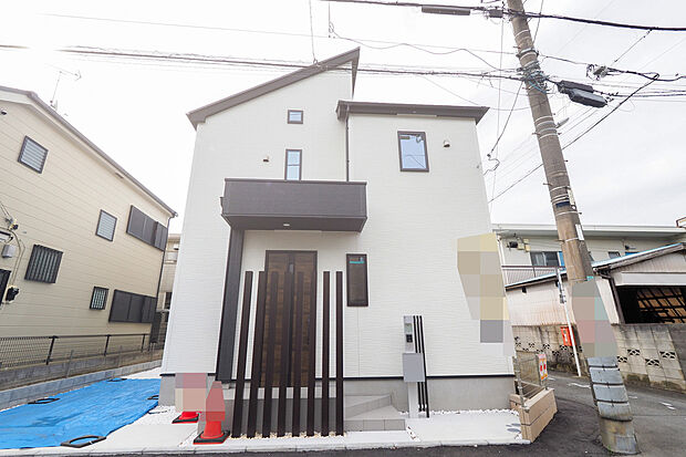 車通りが少ない閑静な住宅地に誕生した新築一戸建てになります