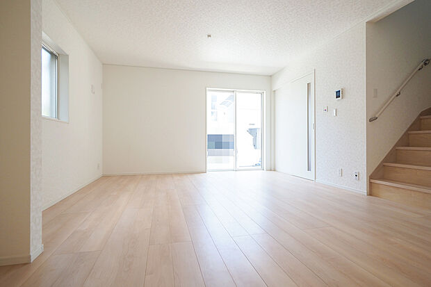 【ＬＤＫ】南向きに面し暖かな陽射しが差し込むリビングダイニング