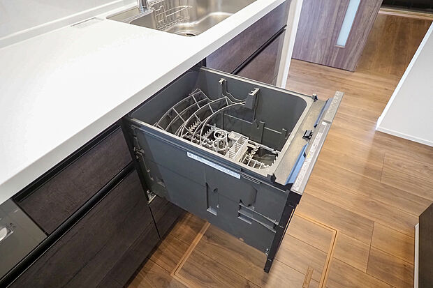 【システムキッチン／食洗機】食洗機／お料理の後片つけをきちんとサポートするビルトインタイプの食器洗い乾燥機です。