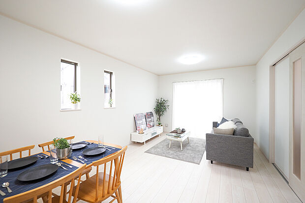 【LDK】ＬＤＫ／ご家族団らんの空間が広がるLDKは約15.4帖のちょうどいい広さ