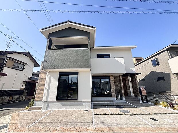 【H棟外観】南向き角地です。