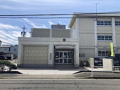 楠小学校 約460m(徒歩約6分)