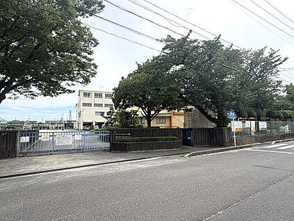 大手小学校 約450m(徒歩約6分)