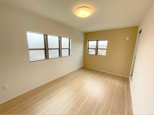 【【A棟　洋室A】】2階には4部屋の洋室があります。それぞれにクローゼットがあり収納豊富です。