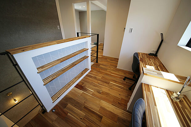 【2Fフリースペース】自然と机に向かう、2Fフリースペース設計