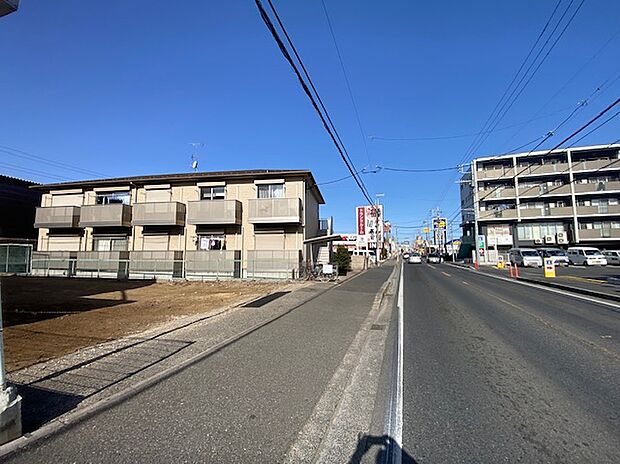 バス通り沿いの売地