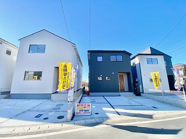 【現地外観】駐車場並列2台以上可能です。