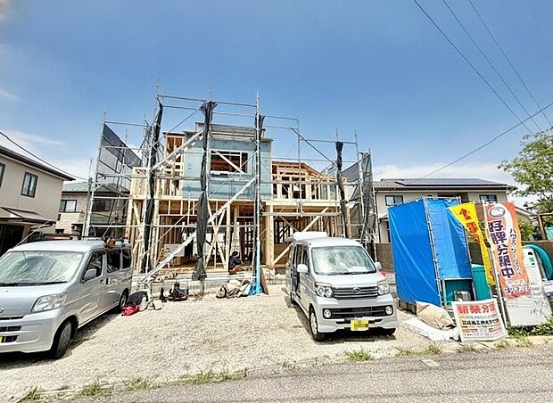【現地写真】セカンドカーにも便利な駐車3台可