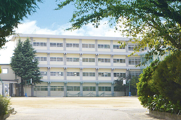 鎌ケ谷市立第二中学校（現地より徒歩9分）
