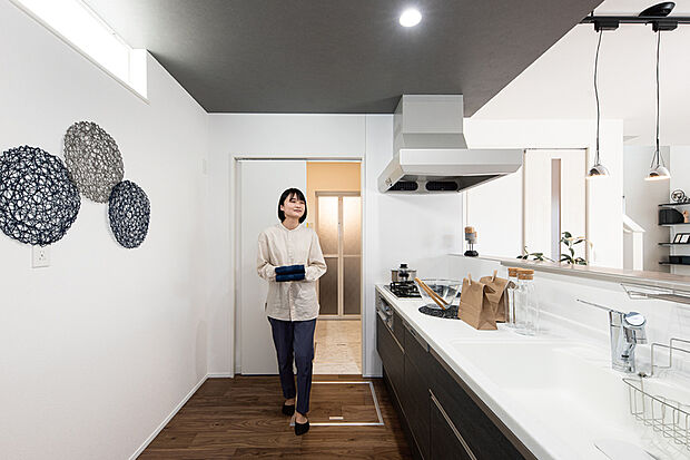 【【PLAN01：家事動線】】【PLAN01：家事動線】キッチンを中心としたゾーニングにより最適な家事動線を実現。(イメージ)