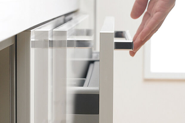 【【プルモーション】】【プルモーション】開け閉めの際の衝撃を吸収しゆっくり閉まる安心なプルモーション機能を採用。